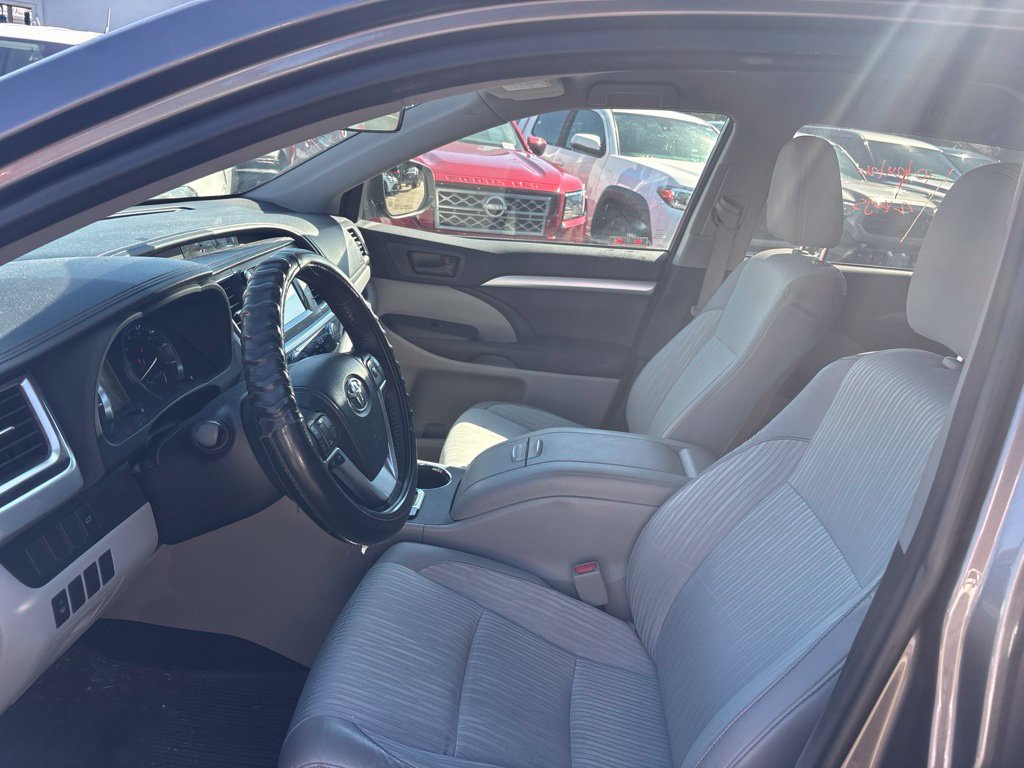 Used 2015 Toyota Highlander Plus AWD/4WD image 14