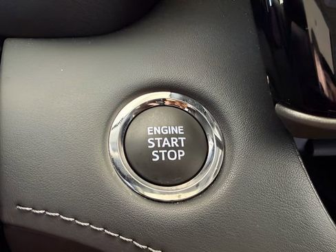 Used 2023 Toyota Highlander XLE image 41