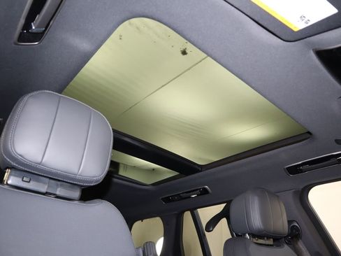 New 2026 Land Rover Range Rover SE image 18