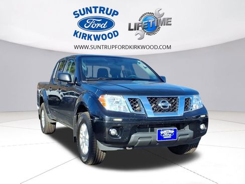 Used 2021 Nissan Frontier SV image 2