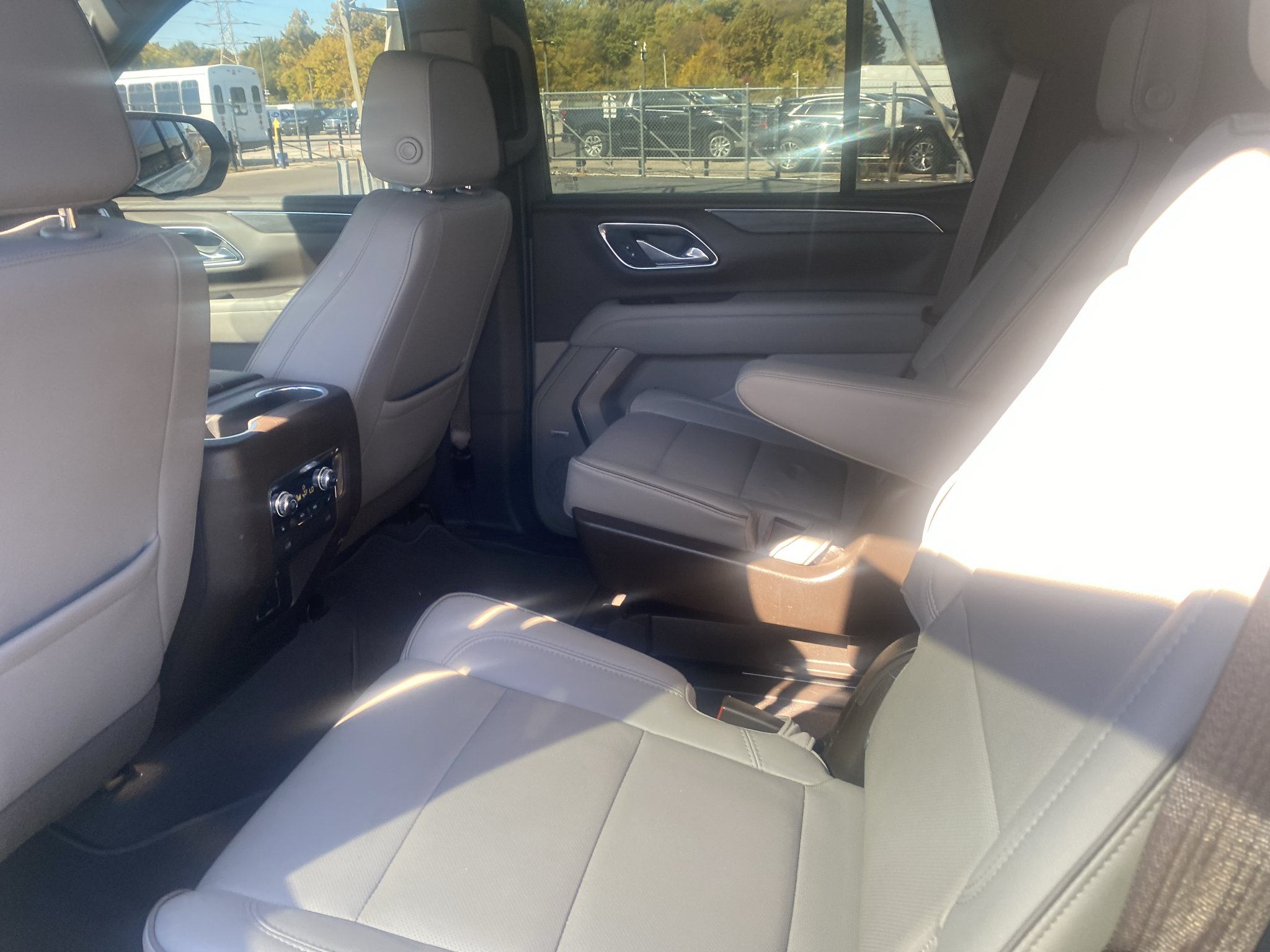 Used 2021 GMC Yukon SLT w/ SLT Luxury Package RWD image 9