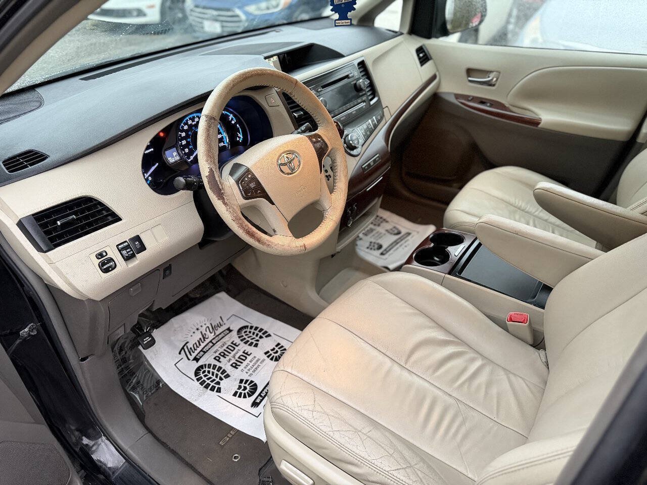 Used 2011 Toyota Sienna XLE FWD image 10
