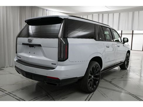 New 2026 Cadillac Escalade ESV Platinum Sport AWD/4WD image 7