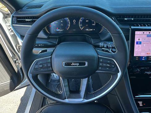 New 2025 Jeep Grand Cherokee Limited w/ Trailer Tow Package image 18