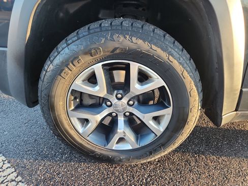 Used 2016 Jeep Cherokee Trailhawk w/ Cold Weather Group image 27