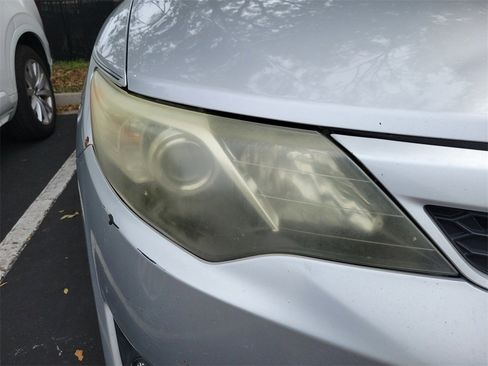 Used 2014 Toyota Camry L image 10