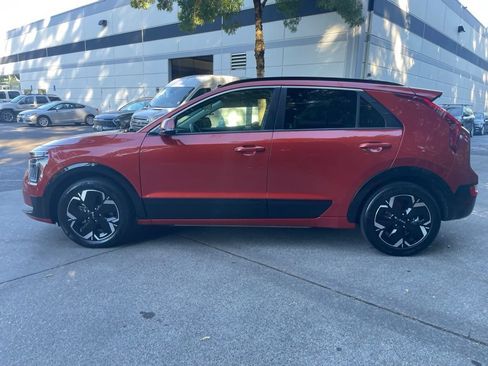 Certified 2023 Kia Niro Wind w/ Wind Preserve Package FWD image 6