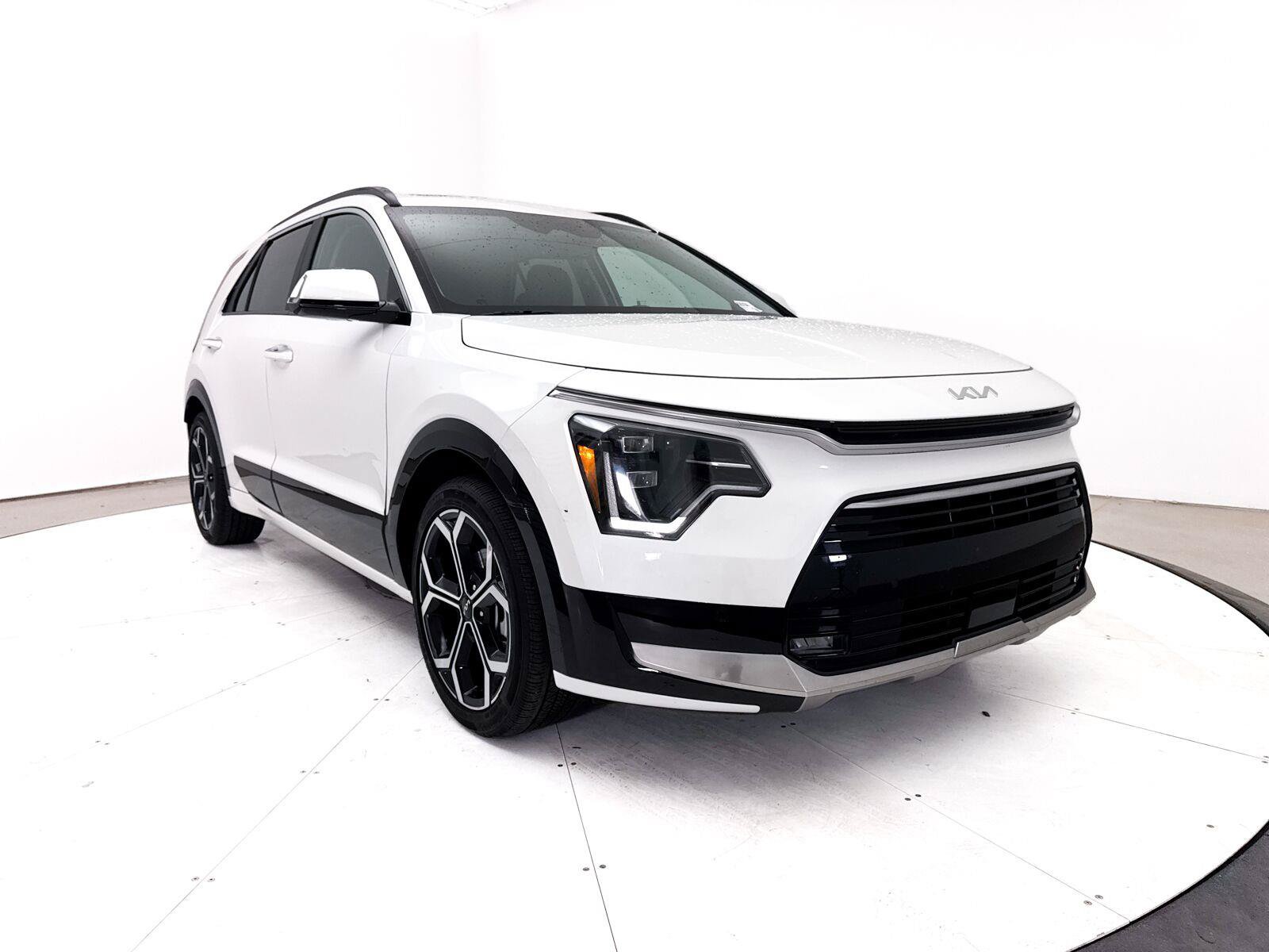 Used 2024 Kia Niro SX Touring FWD image 14
