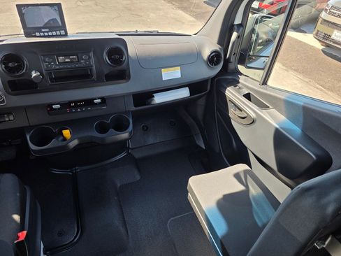 Used 2020 Mercedes-Benz Sprinter 2500 image 17