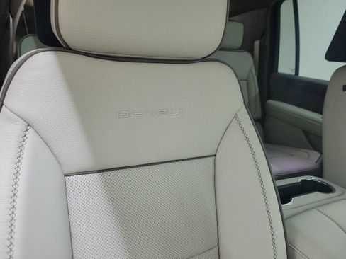 New 2026 GMC Yukon XL Denali w/ Denali Reserve Package AWD/4WD image 12