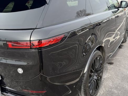 Used 2024 Land Rover Range Rover Sport AWD/4WD image 10