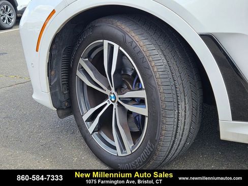 Used 2021 BMW X7 M50i image 27
