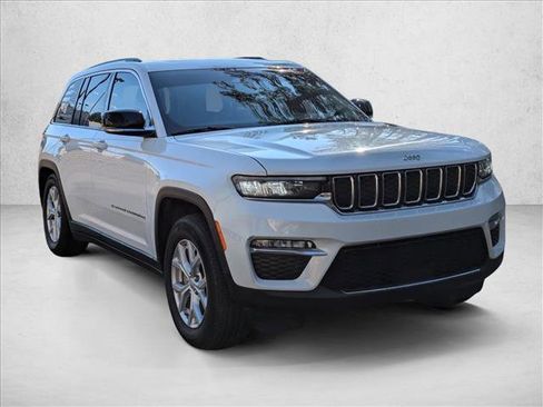 Used 2023 Jeep Grand Cherokee Limited image 8