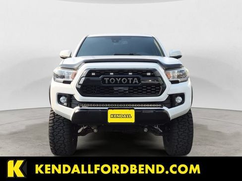 Used 2019 Toyota Tacoma TRD Off-Road w/ Technology Package AWD/4WD image 2