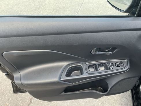 Used 2023 Nissan Versa SV image 10