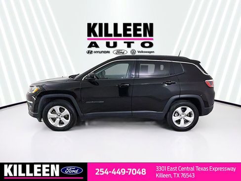 Used 2018 Jeep Compass Latitude FWD image 4