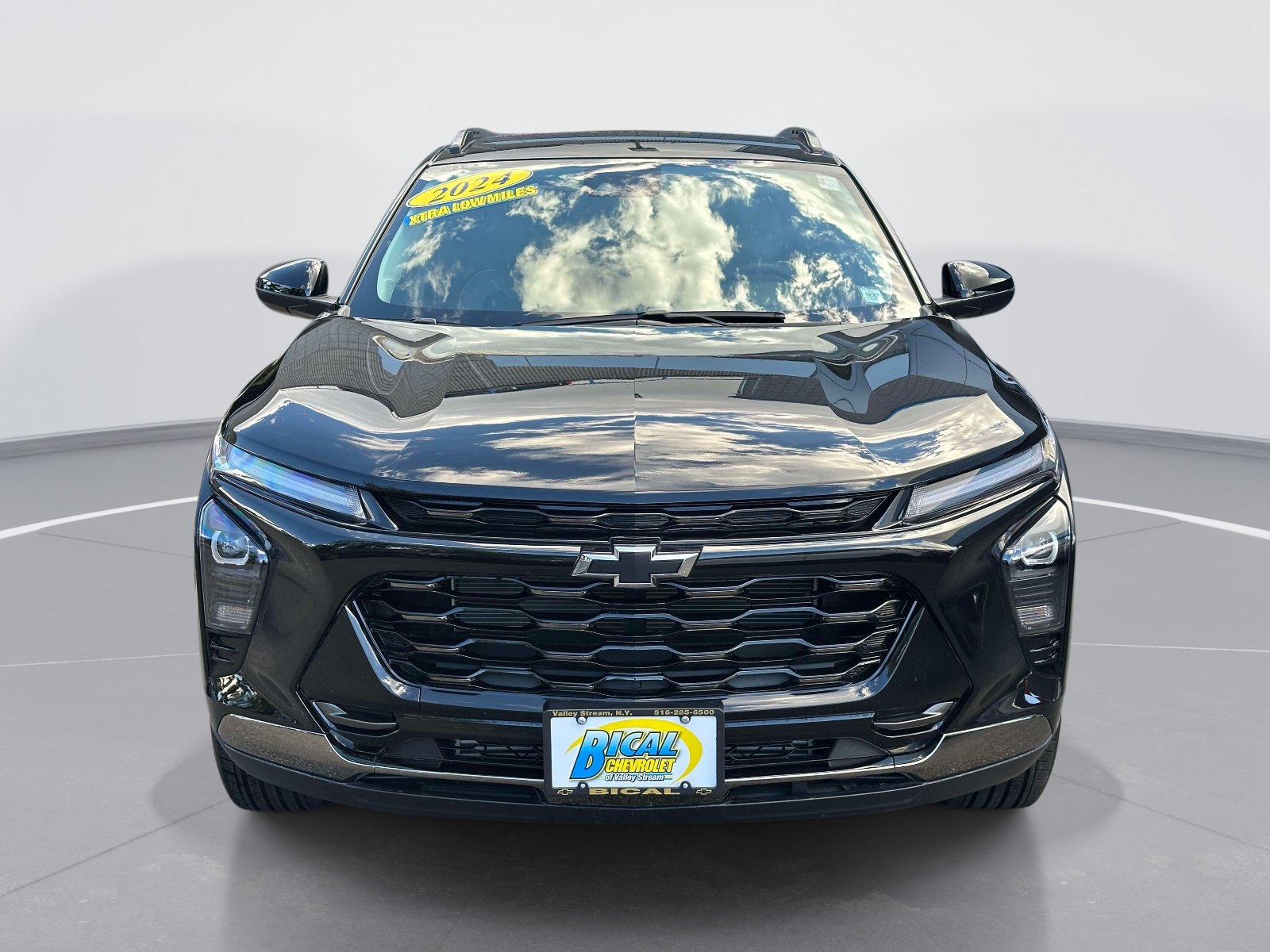 Used 2024 Chevrolet Trax ACTIV w/ Driver Confidence Package FWD image 2