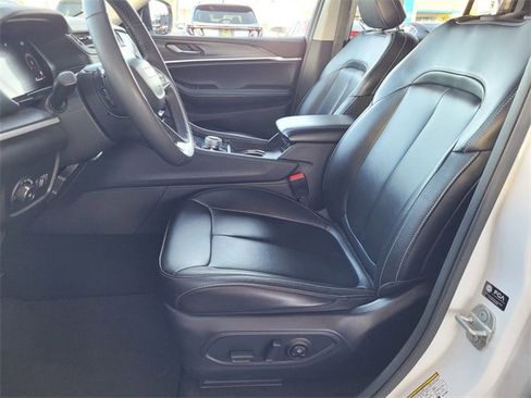 Certified 2024 Jeep Grand Cherokee Limited image 15