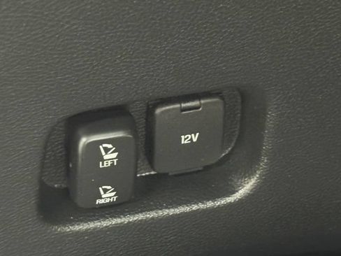 Used 2017 Ford Edge Titanium w/ Technology Package FWD image 9