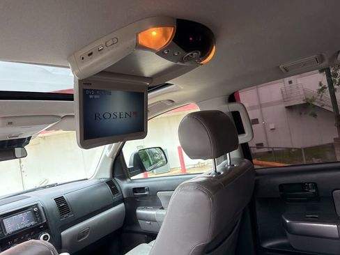 Used 2018 Toyota Sequoia SR5 image 15