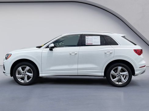Used 2019 Audi Q3 2.0T Premium w/ Convenience Package AWD/4WD image 2