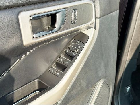 Used 2021 Ford Explorer XLT w/ Equipment Group 202A AWD/4WD image 20