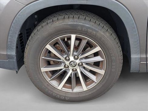 Used 2018 Toyota Highlander XLE FWD image 10