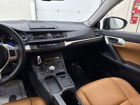 Used 2012 Lexus CT 200h image 15