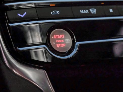 Used 2020 Jaguar XF Prestige RWD image 19