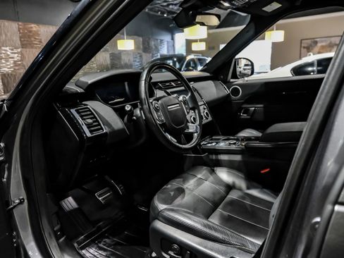 Used 2018 Land Rover Discovery SE AWD/4WD image 3
