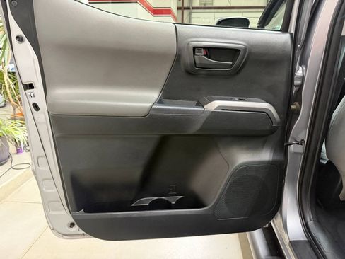 Used 2017 Toyota Tacoma SR5 w/ Tow Package AWD/4WD image 12
