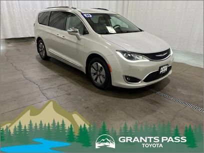 Used 2020 Chrysler Pacifica Limited w/ Advanced Safetytec Group