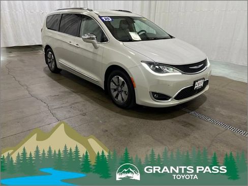 Used 2020 Chrysler Pacifica Limited w/ Advanced Safetytec Group FWD image 1