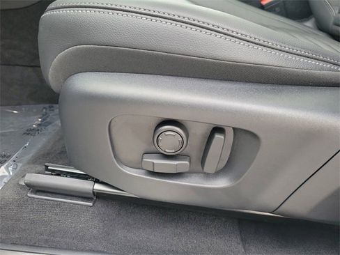 Used 2025 Land Rover Discovery Sport Dynamic SE image 24