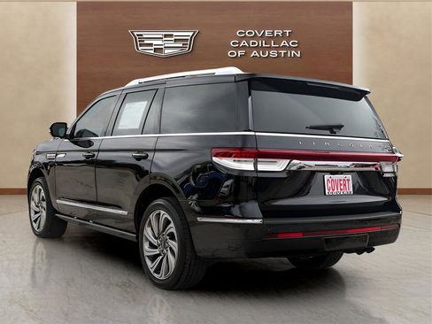 Used 2024 Lincoln Navigator Reserve image 3