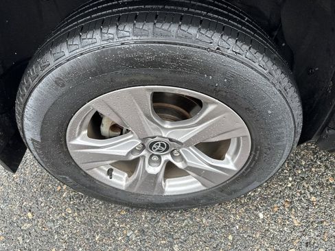 Used 2023 Toyota RAV4 XLE w/ Convenience Package image 11