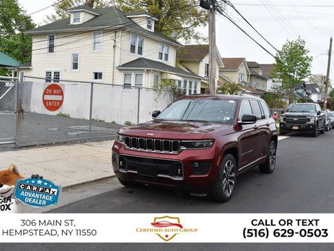 Used 2022 Jeep Grand Cherokee Overland w/ Luxury Tech Group IV AWD/4WD image 2