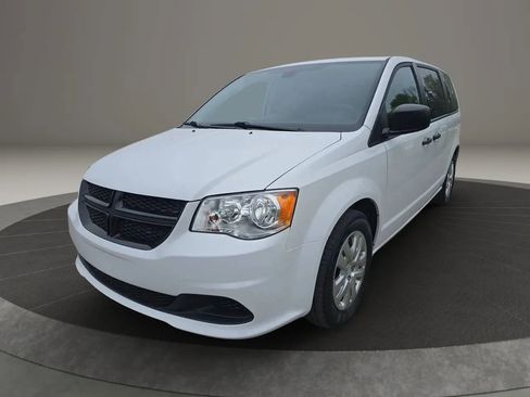 Used 2019 Dodge Grand Caravan SE w/ UConnect Hands-Free Group FWD image 2