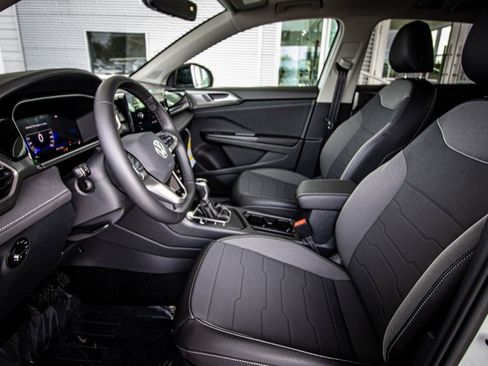 New 2026 Volkswagen Taos SE image 29