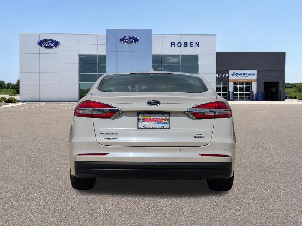 Used 2020 Ford Fusion SE FWD image 4