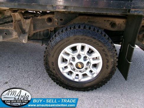 Used 2024 Chevrolet Silverado 2500 LT w/ Convenience Package image 24