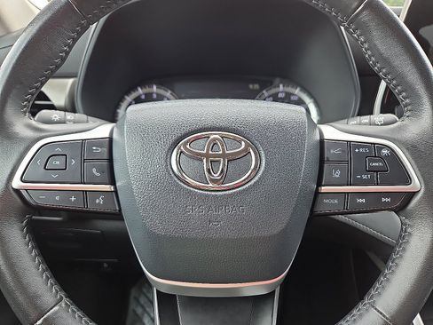 Used 2024 Toyota Highlander LE image 24