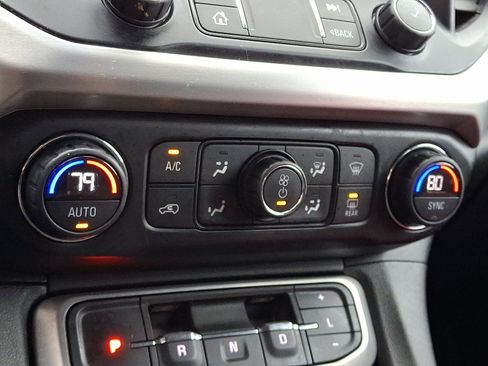 Used 2021 GMC Acadia SLE image 19