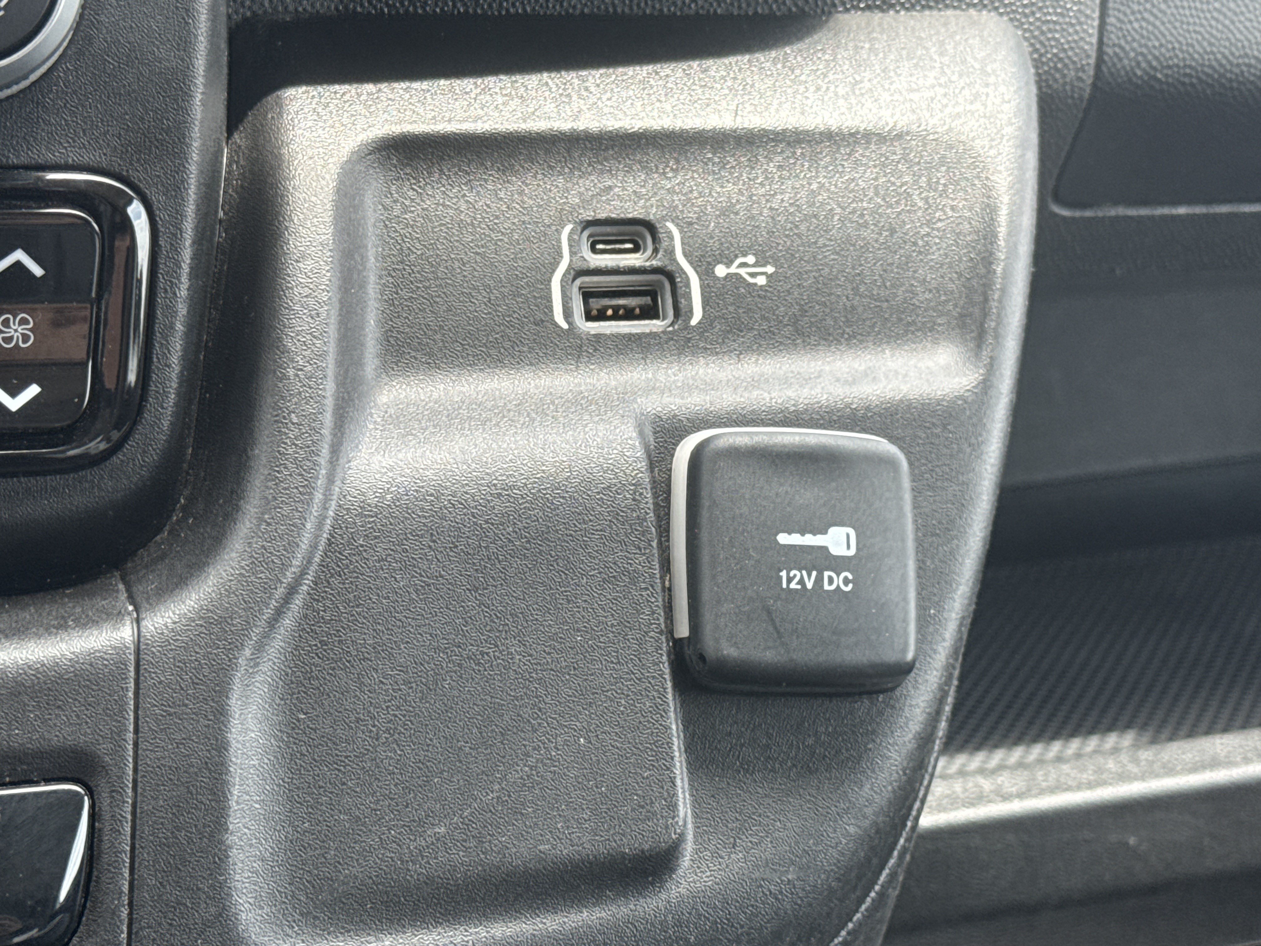 Used 2024 RAM ProMaster 2500 w/ Convenience Group FWD image 13