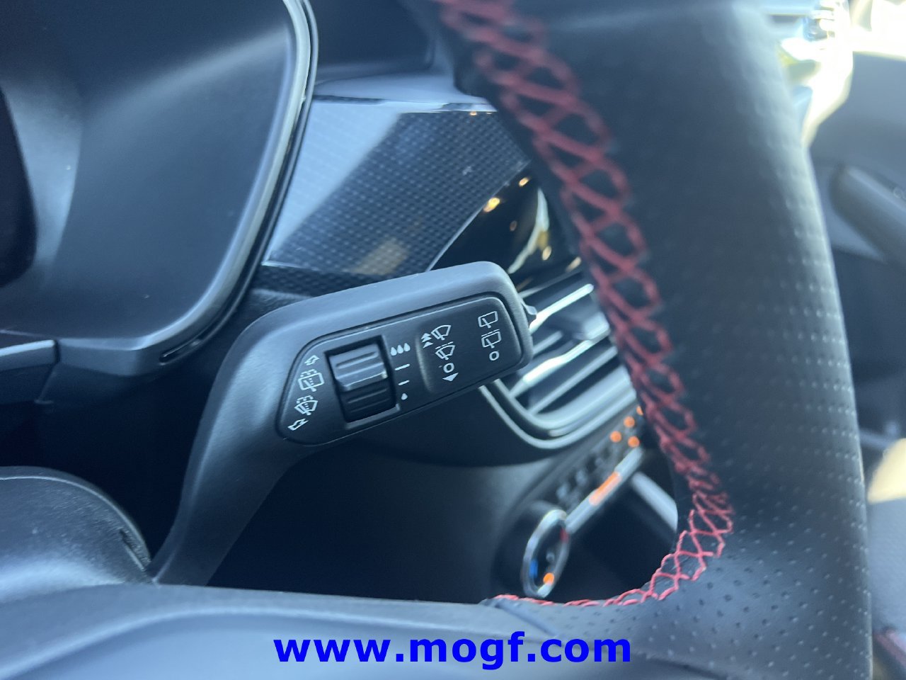 Used 2025 Ford Escape ST-Line FWD image 14