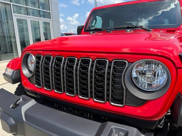 Used 2025 Jeep Gladiator Sport AWD/4WD image 3