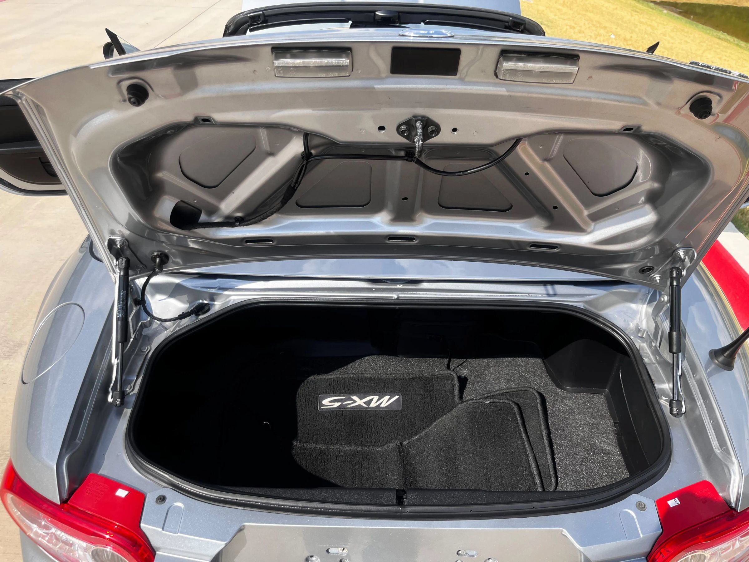 Used 2012 MAZDA MX-5 Miata Touring RWD image 15