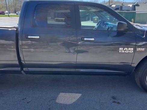 Used 2017 RAM 1500 Classic SLT AWD/4WD image 4