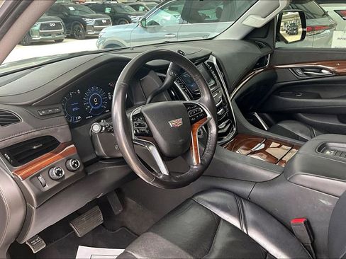 Used 2020 Cadillac Escalade Luxury AWD/4WD image 14