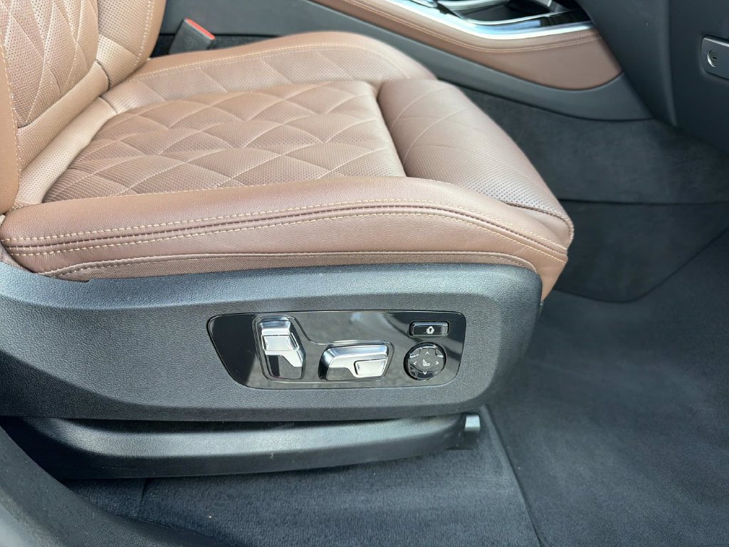 Used 2025 BMW X5 xDrive40i w/ Climate Comfort Package AWD/4WD image 12